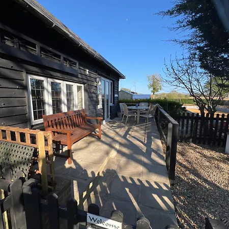 Hunston Mill Self Catering Dog Stay For Free Chichester Esterno foto